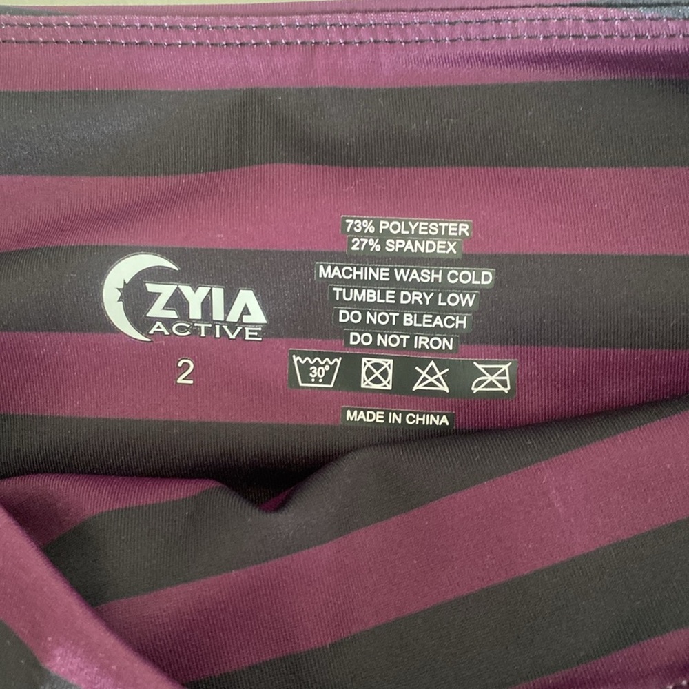 Zyia purple and black stripe ombré light n tight leggings size 2 - Picture 8 of 8